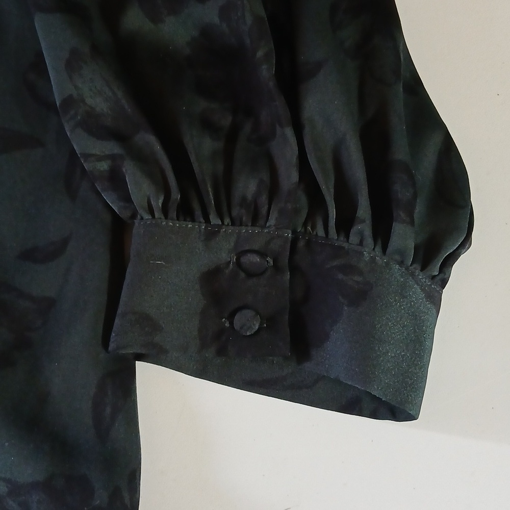 Ava & Viv Blouse‎ Dark Green With Flowers - Picture 3 of 10